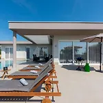 Vivas Villa *
