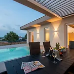 Vivas Villa *